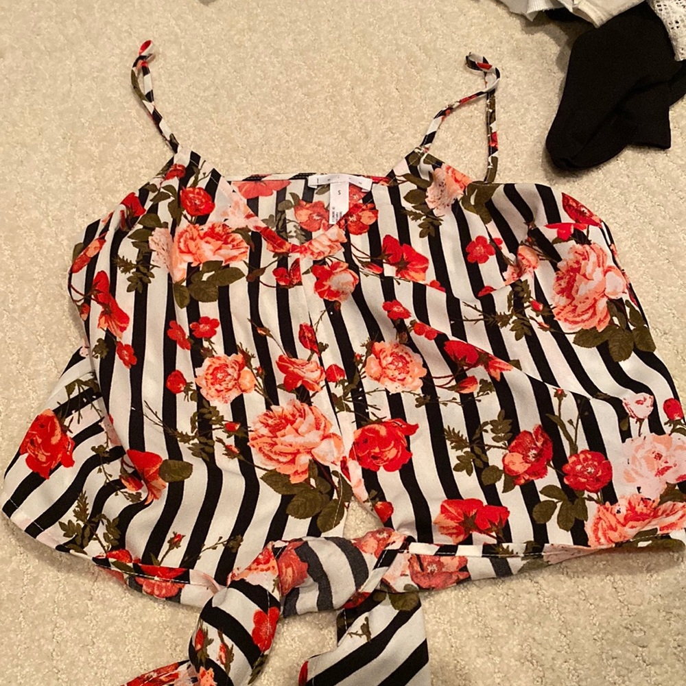 Floral knotted crop top